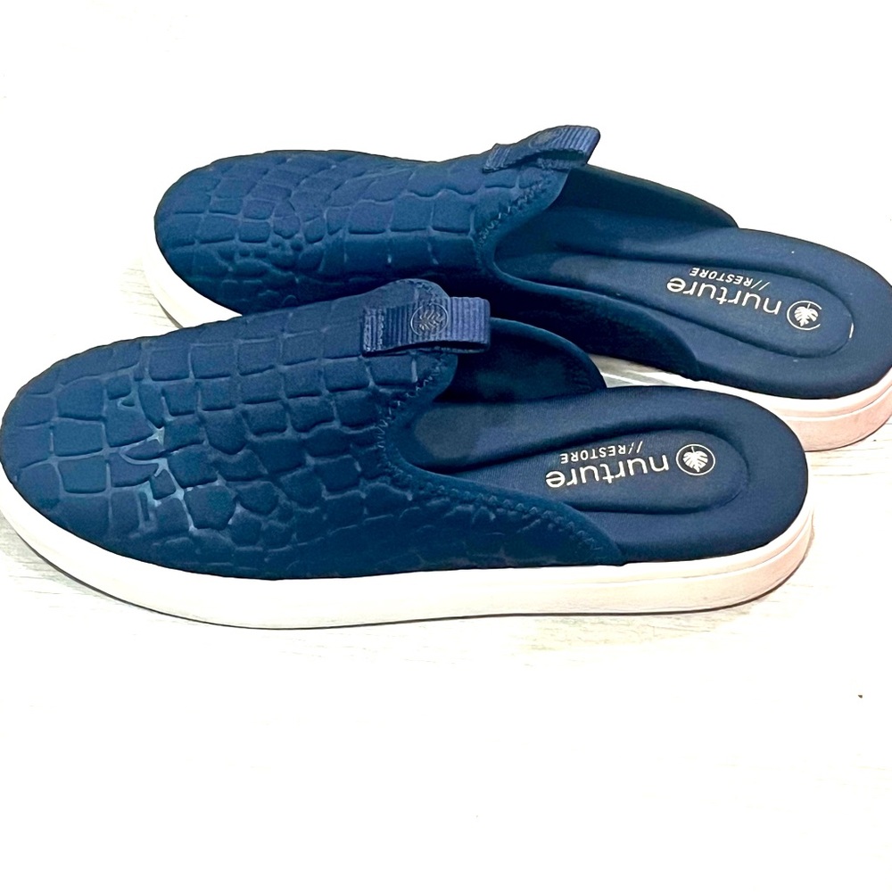 Nurture Restore Athletic Mules Slip-On Blue Croc Print Size 8.5